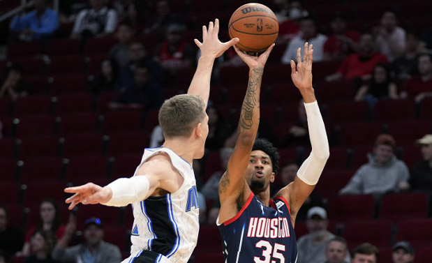  萨博尼斯准三双国王加时击败鹈鹕取三连胜